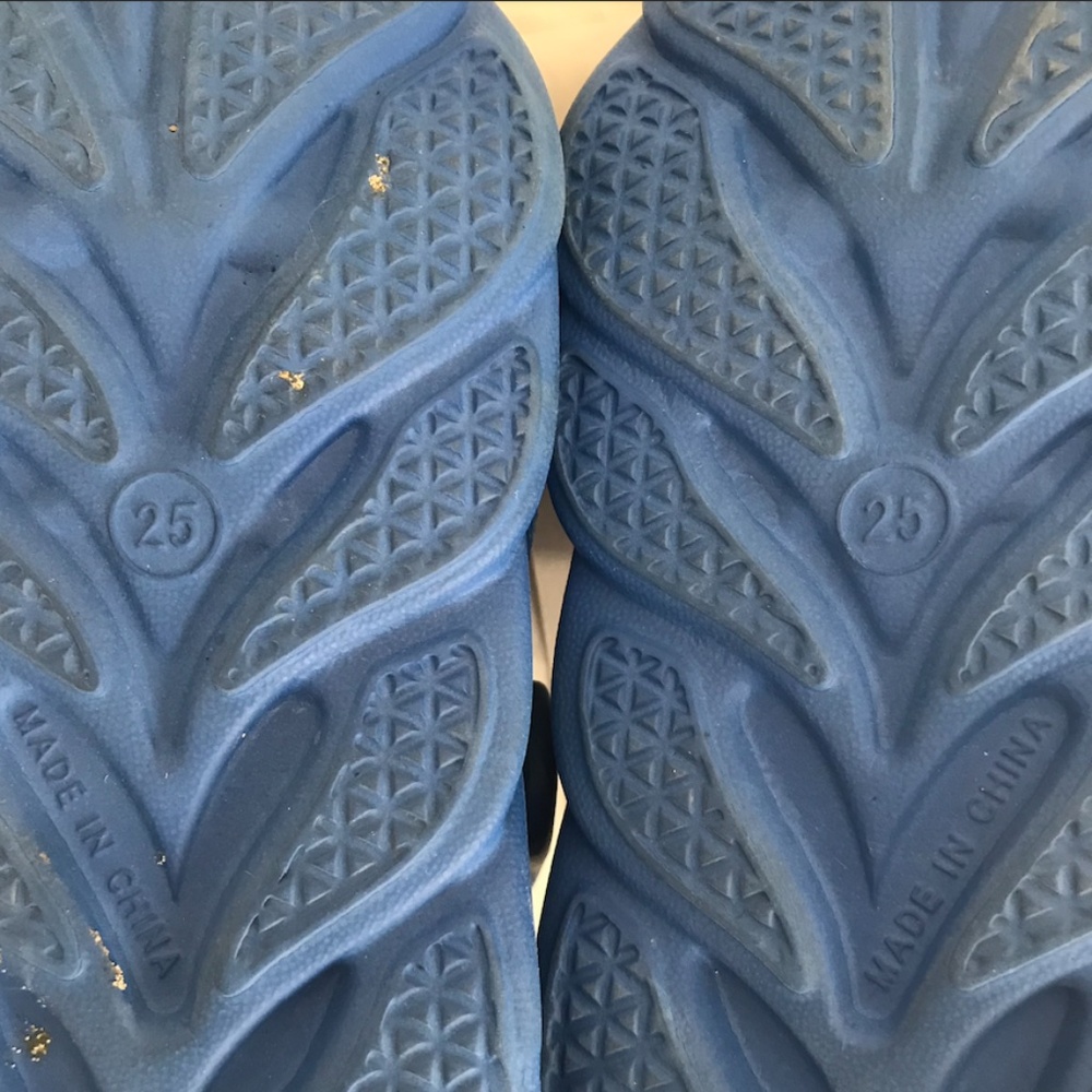 2/$29 bundle Kids Sneakers, Clogs, Mesh Shoes US 8.5 toddler - Picture 3 of 11